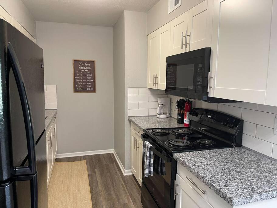 The Delores - 2 Bedroom Apt In Quilt Town, Usa Hamilton 外观 照片
