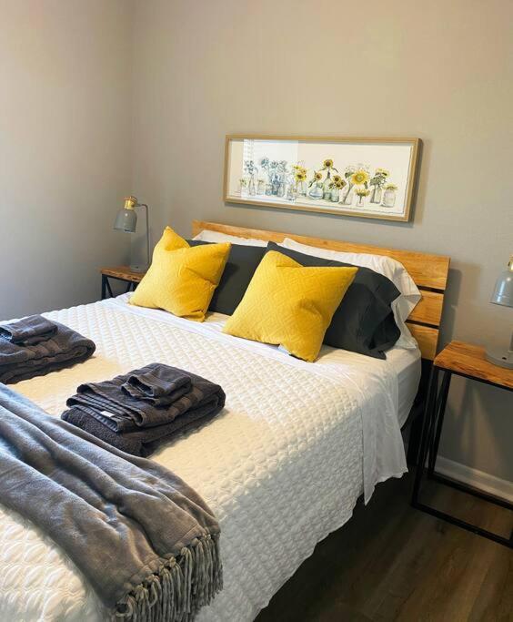 The Delores - 2 Bedroom Apt In Quilt Town, Usa Hamilton 外观 照片