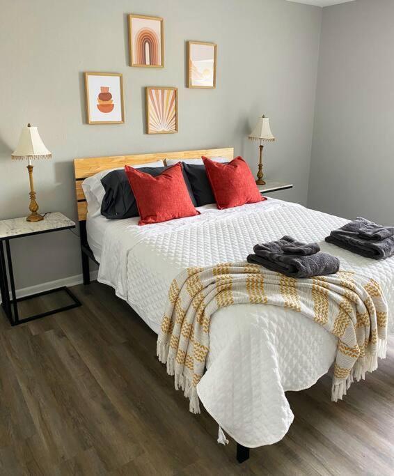 The Delores - 2 Bedroom Apt In Quilt Town, Usa Hamilton 外观 照片