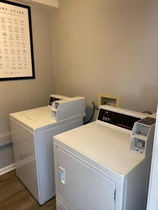 The Delores - 2 Bedroom Apt In Quilt Town, Usa Hamilton 外观 照片