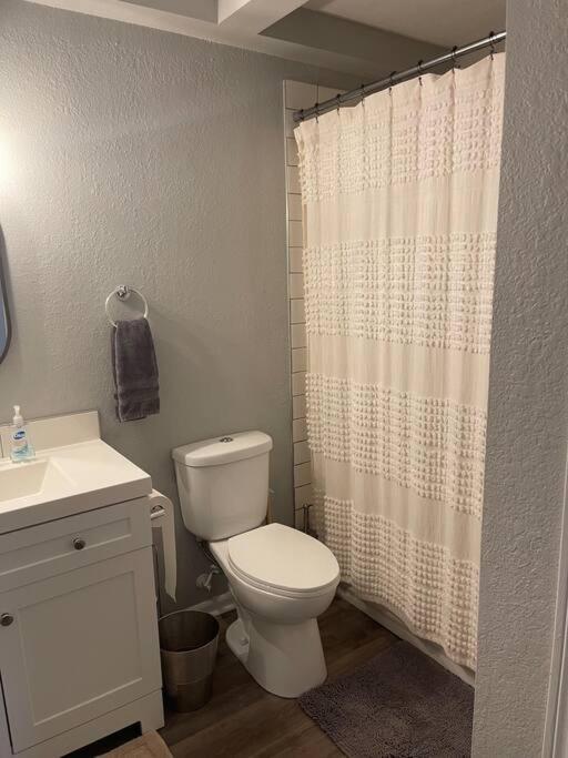 The Delores - 2 Bedroom Apt In Quilt Town, Usa Hamilton 外观 照片