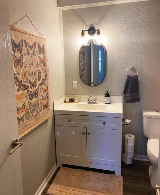 The Delores - 2 Bedroom Apt In Quilt Town, Usa Hamilton 外观 照片